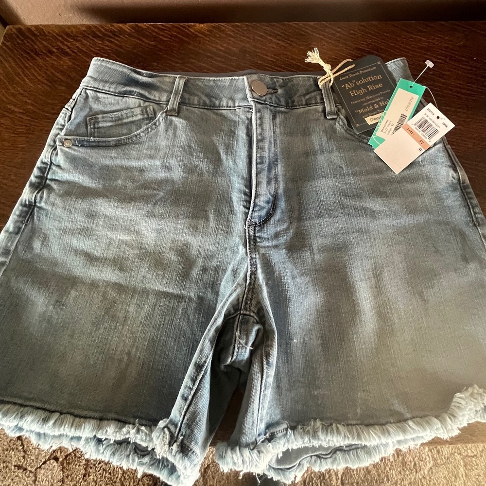 Democracy Ab Solution high rise shorts size 12 NWT